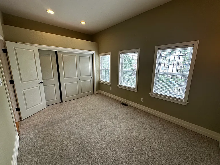 233 16th St SE — Photo 39