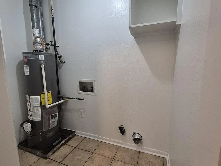 305 S Border St #F — Photo 7