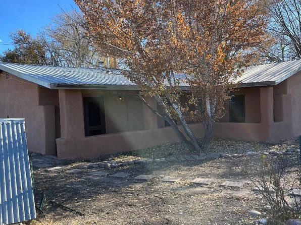 6 Escuelita Ln
