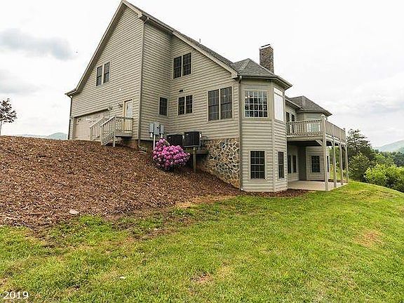 3rd image of 4264 Pleasure View Dr