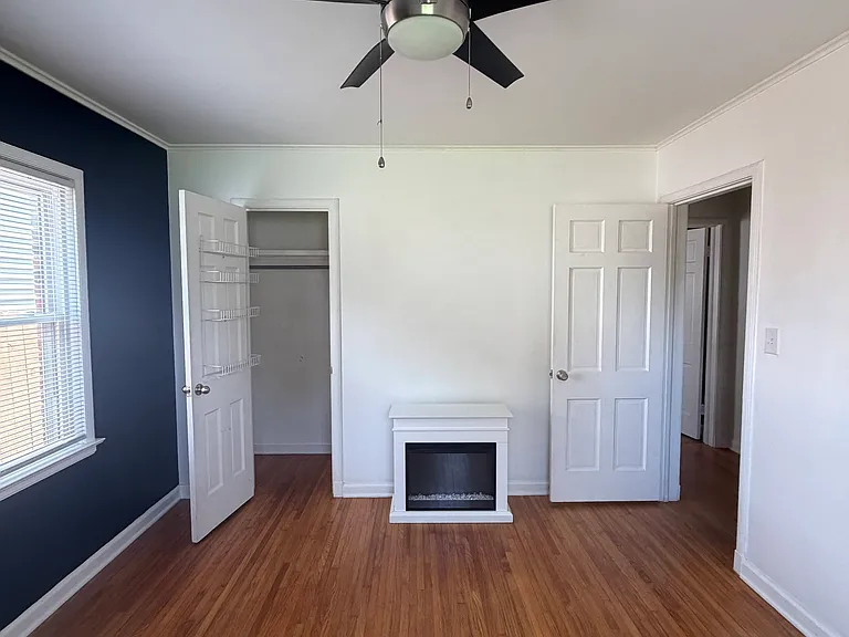 2515 E 2nd St — Photo 6