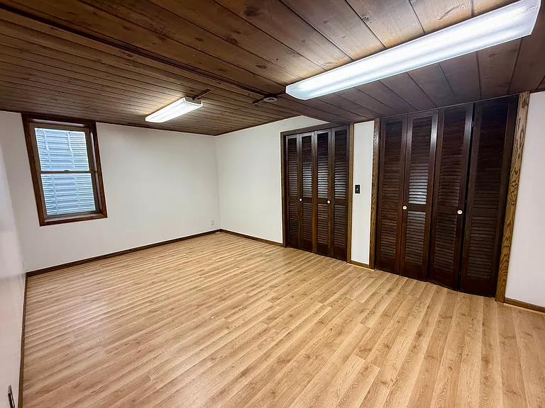 2950 Forestview Cir — Photo 17