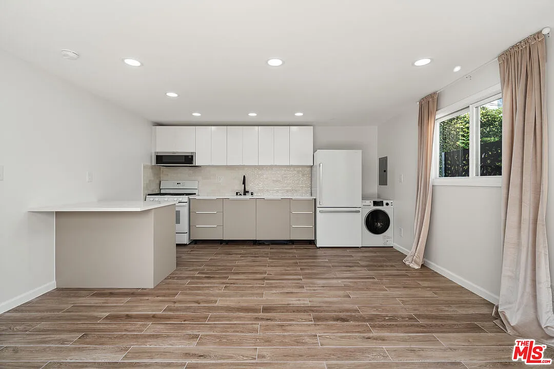 1 bed, 1.0 bath, 450 sqft, $3,400 — Photo 4