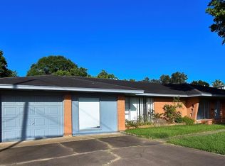 916 Meyer St, Sealy, TX 77474