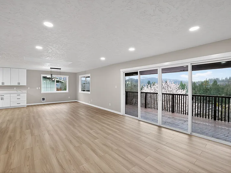 2404 Bloyd St — Photo 12