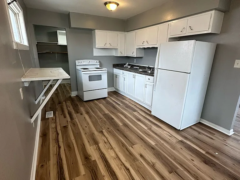 3330 Laurel St — Photo 13