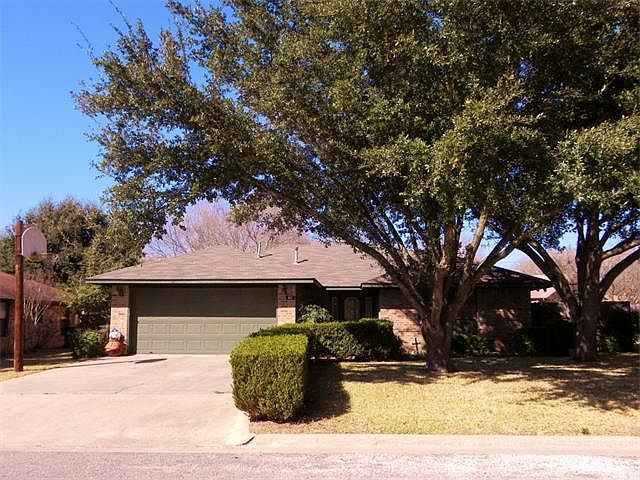 1st image of 902 Cottonbowl Dr