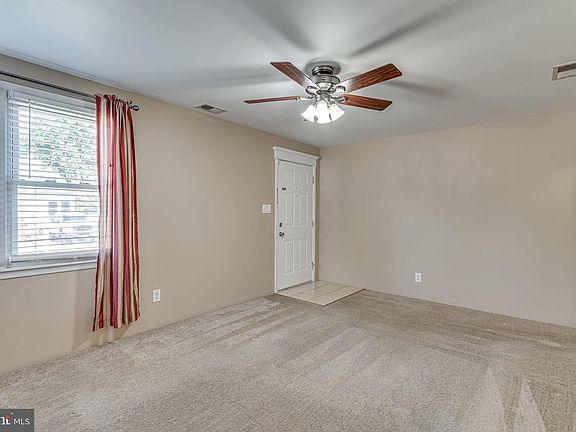 5th image of 553 Munroe Cir