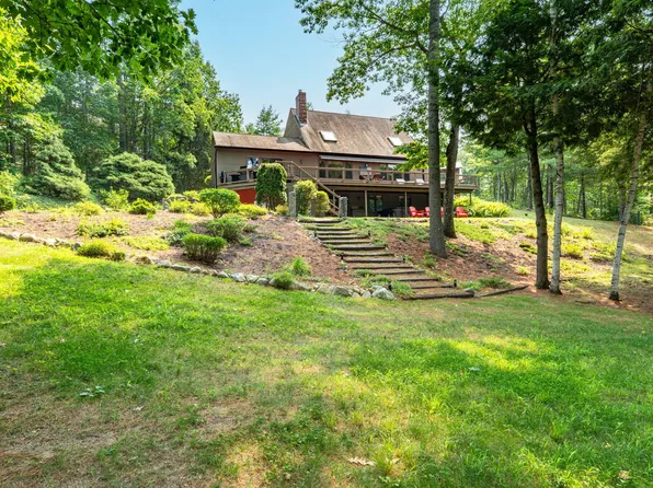 19 Conifer Cove Road, Raymond, ME 04071