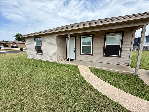 3rd image of 1708 Overland Dr