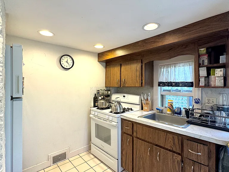 1 Washington St #1 — Photo 4