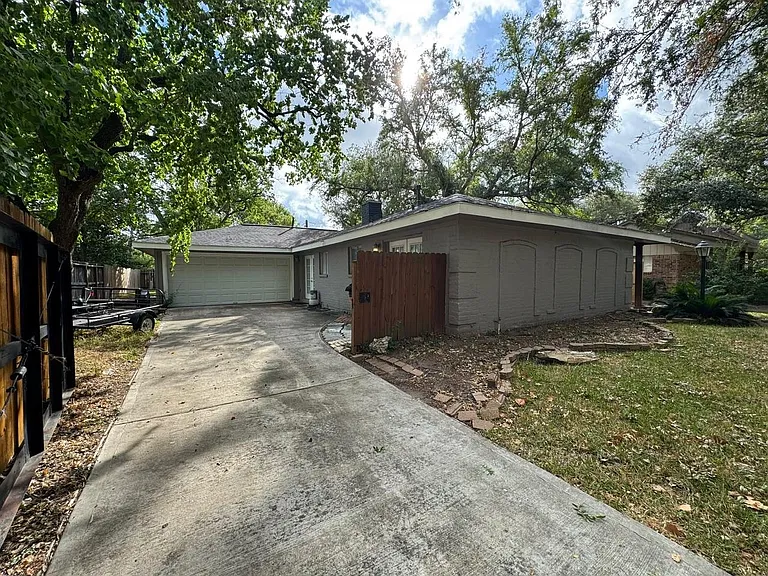 1907 Ashford Hollow Ln — Photo 6