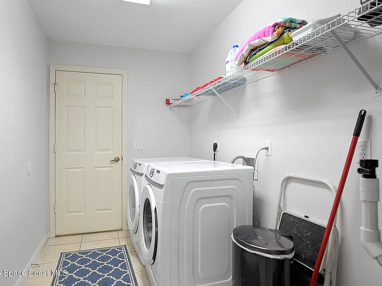 112 Carmen St — Photo 24