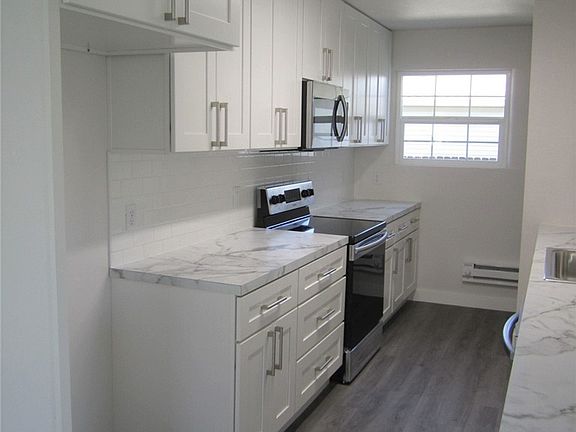 5th image of 814 S Fairbanks Dr