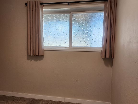 Bedroom (2 of 2)