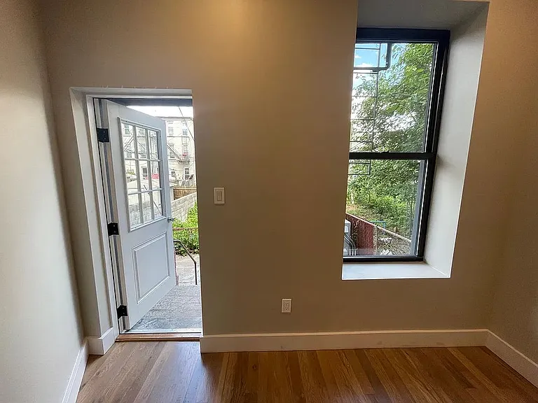 15 Pleasant Pl #1 — Photo 2