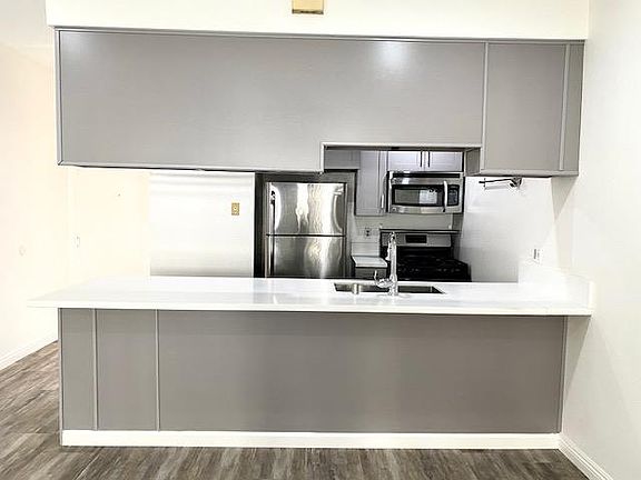 4th image of 3742 Jasmine Ave #211