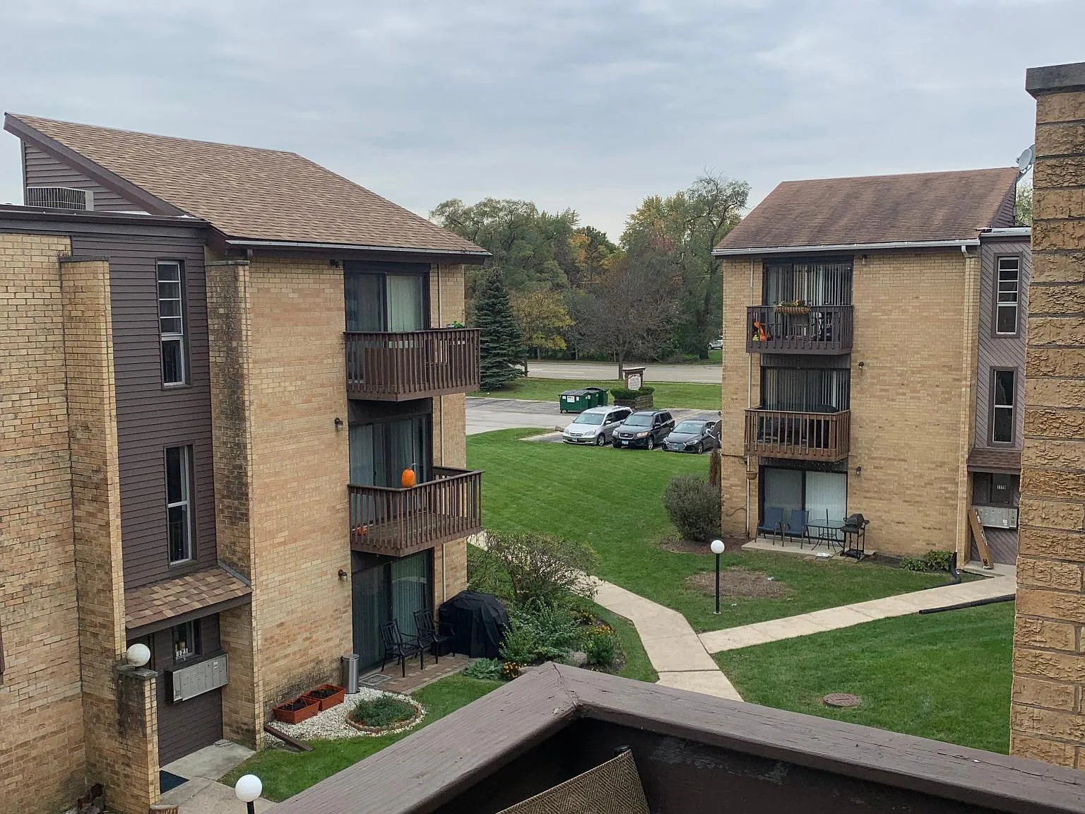 2 bed, 1000 sqft, $1,600 — Photo 2