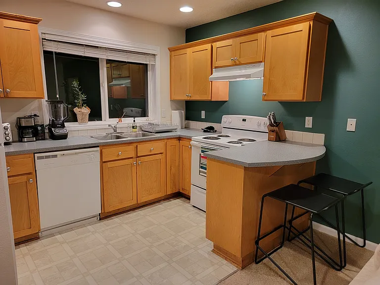 5717 SW 53rd Ave — Photo 4