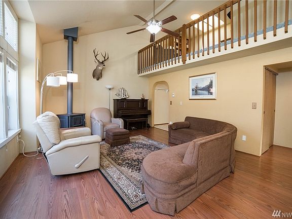 4th image of 541 Hidden Forest Dr SE