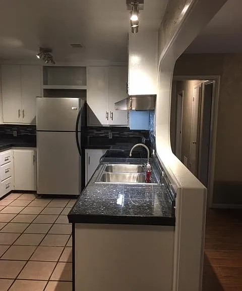 1407 Lindale Ave — Photo 7