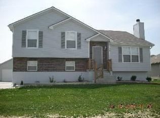 507 SW Lakeview Dr, Grain Valley, MO 64029