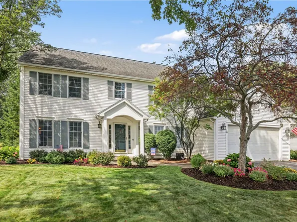 10 Anglewood Ct, Fairport, NY 14450