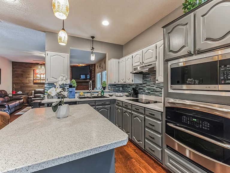821 Cornell Ln — Photo 27