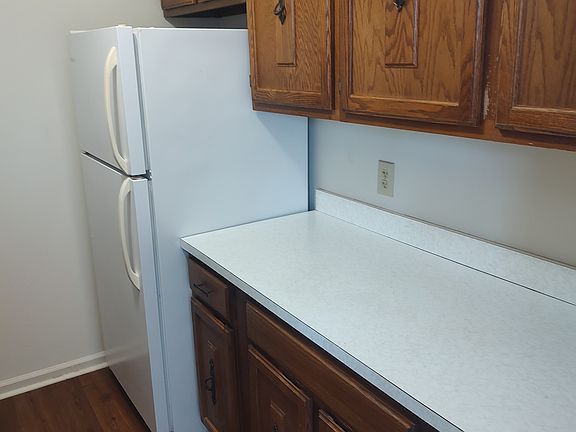 4th image of 312 Edgewood Dr #4