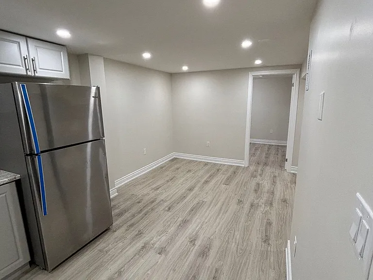3574 Ash Row Cres #LOWER — Photo 19