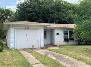 1025 Indian Hills Dr, Grand Prairie, TX 75051