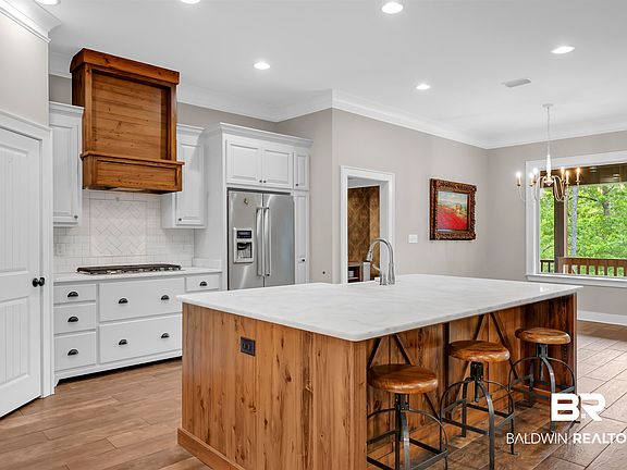 2nd image of 9941 Bromley Rd