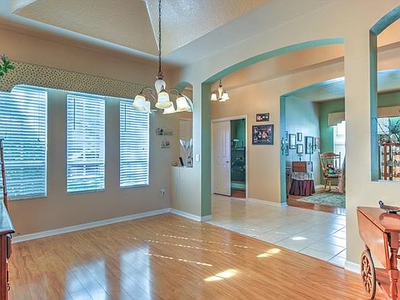 3rd image of 2615 Villa Dr