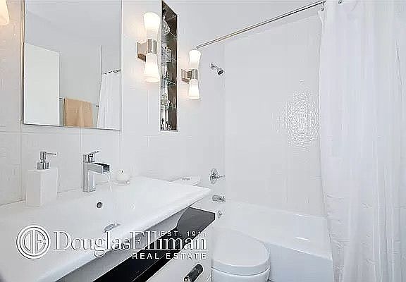 4th image of 301 Cathedral Pkwy #7E