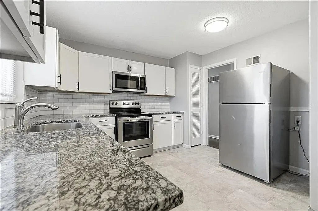 4 bed, 2.0 bath, 1733 sqft, $1,700 — Photo 3