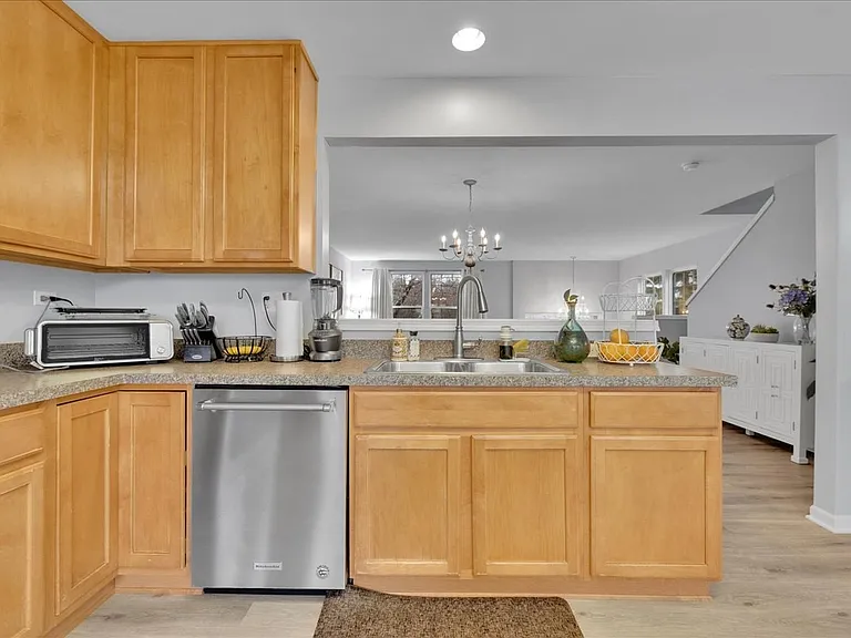 404 Belvedere Ln — Photo 29