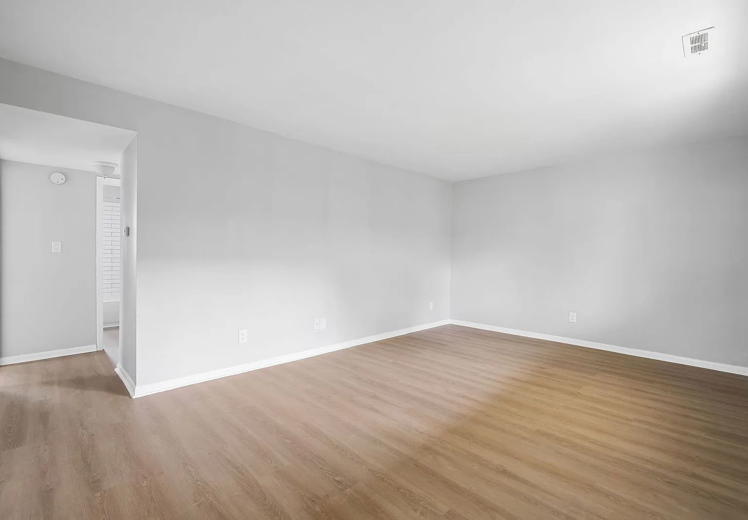 2 bed, 1.0 bath, $1,200 — Photo 4