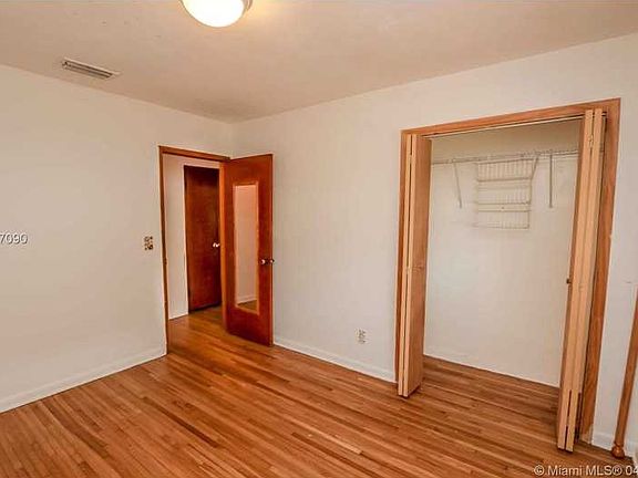 5th image of 1325 NE 135th St