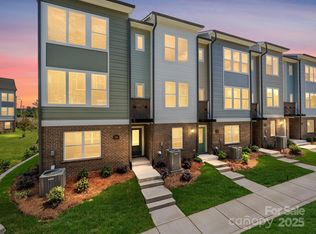 1104 Bismuth Ln, Charlotte, NC 28211