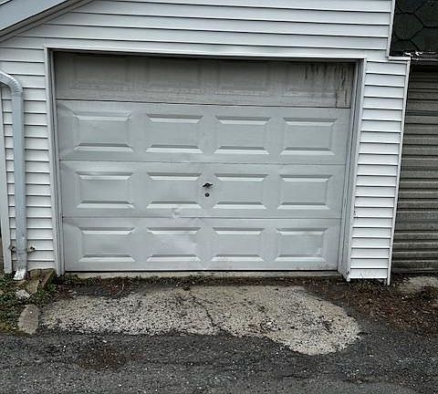 4th image of 651 Pine Hill St