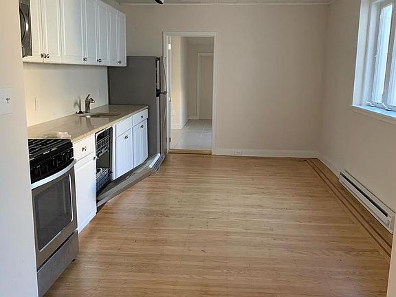 4th image of 107 E Lancaster Ave