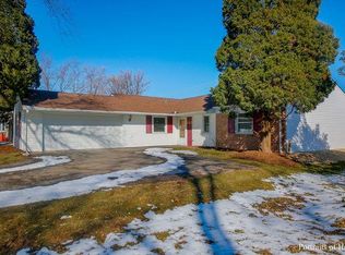 220 N Pinecrest Rd, Bolingbrook, IL 60440