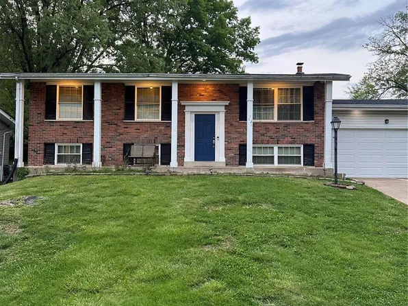 1121 Bromfield Ter, Ballwin, MO 63021