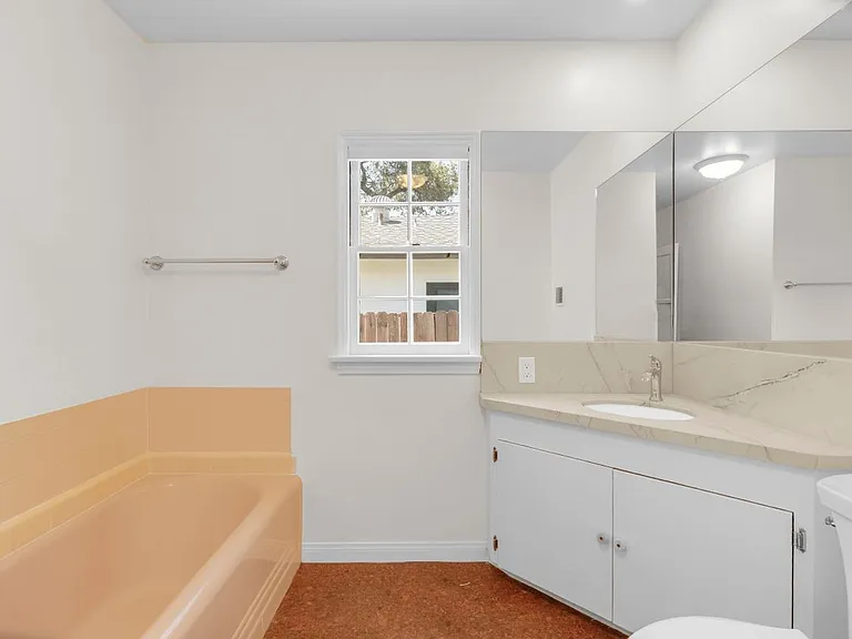 2151 N Altadena Dr — Photo 17