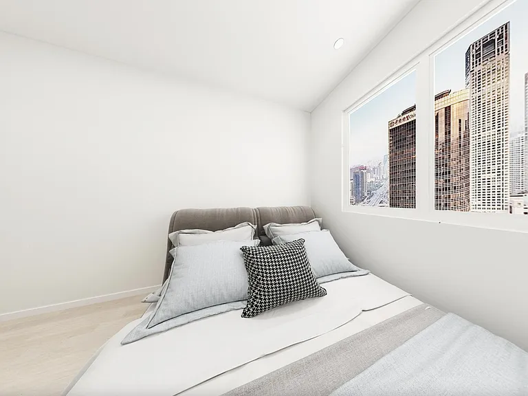 1159 W 36th St — Photo 23