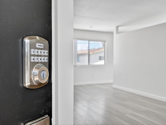 2nd image of 994 Valencia St #204