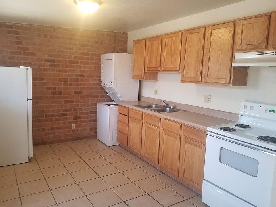 1st image of 411 E Delano St