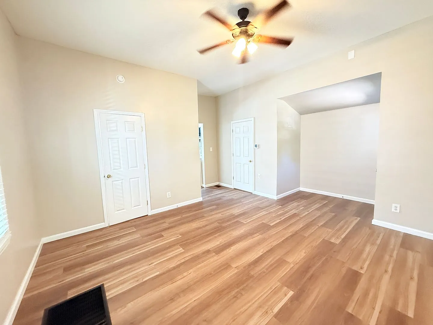 Newly renovated 1 bed 1 bath single family home — Photo 4