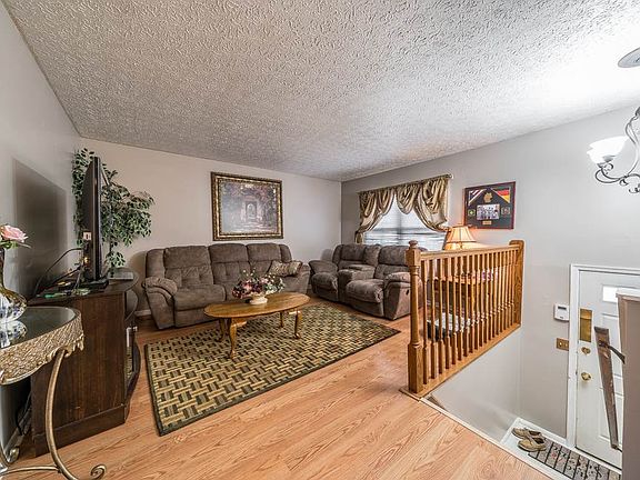 4th image of 1570 Hickory Hill Ct