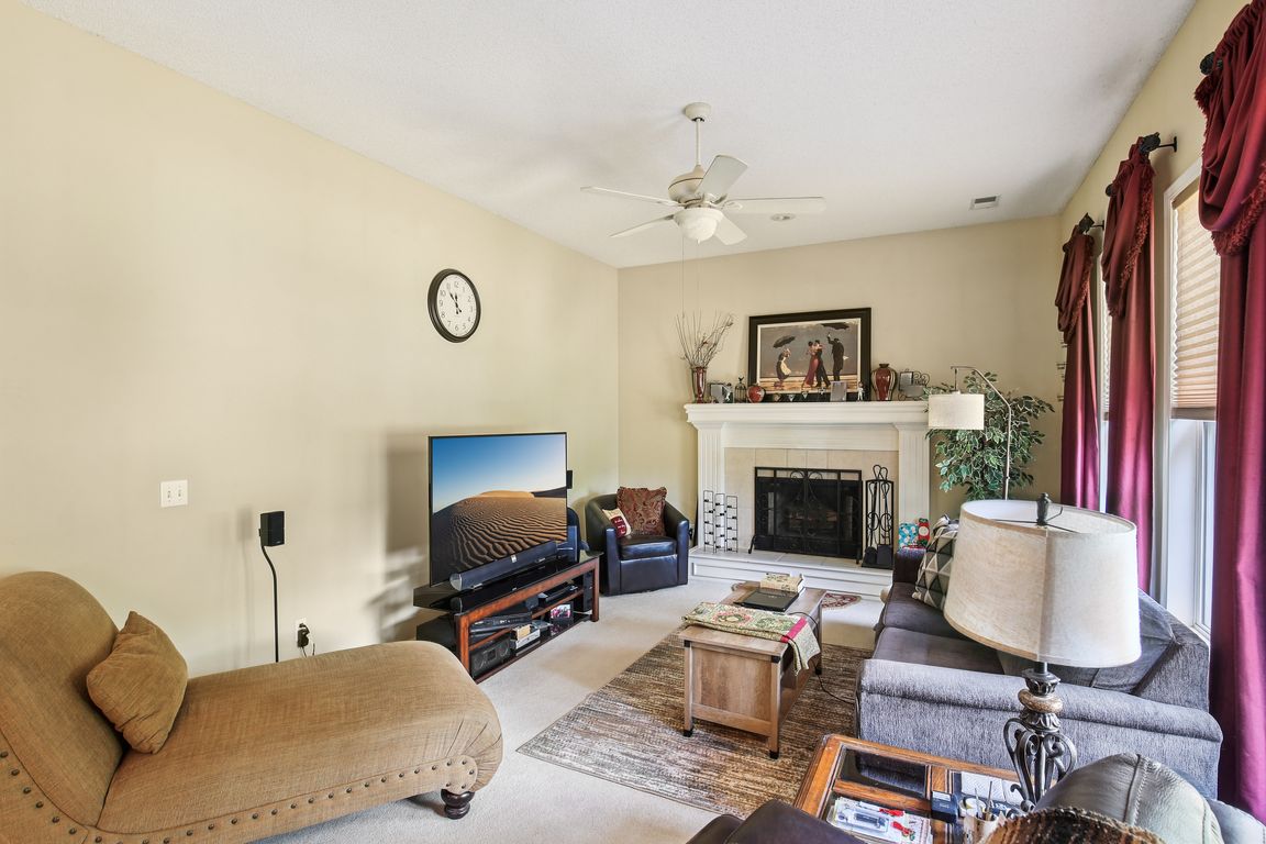 W 220th St-S1207-005.jpg